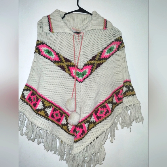 Sweaters - Fully Fashion throw